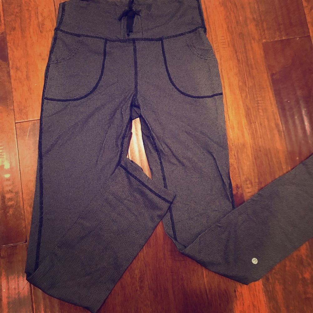 Lululemon Black Leggings with pockets